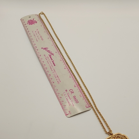 Avon 70's 'Yesteryear' Gold-Tone Photo Locket Necklace Blue Stone Pendant EVC - Picture 15 of 17